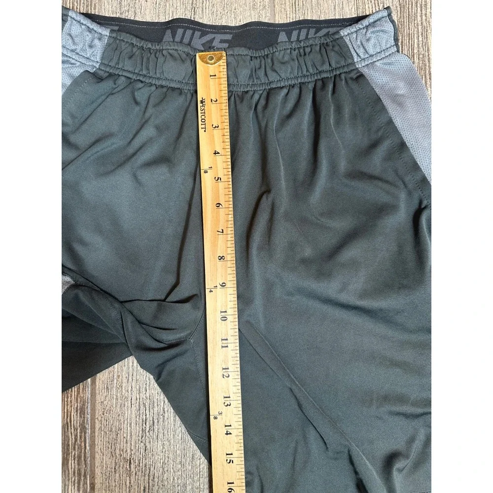 Nike Dri-FIT Men's Medium Gray & Black‎ Athletic training Shorts Activewear